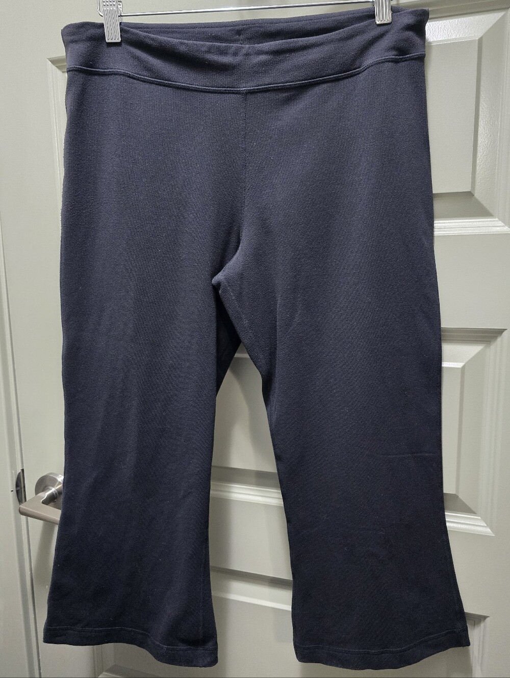 lululemon athletica Black Capri Pants with Back Slits Size 10